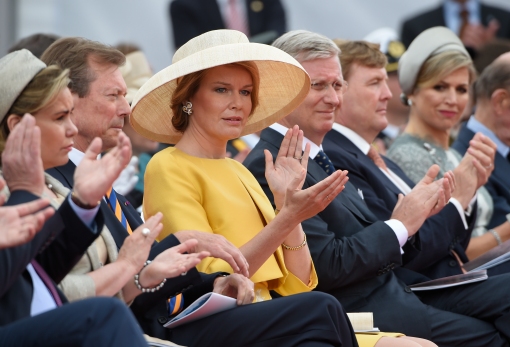 (From L) Grand Duchess Maria Teresa, Grand Duke Jean of Luxembourg, Queen Mathilde and King Philippe of Belgium, Dutch King Willem-Alexander and Queen Maxima attend the ceremony marking the 200th anniversary of the Battle of Waterloo on June 18, 2015 in Waterloo.   AFP PHOTO / POOL / JOHN THYS